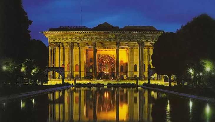 کاخ زیبای چهل ستون اصفهان 