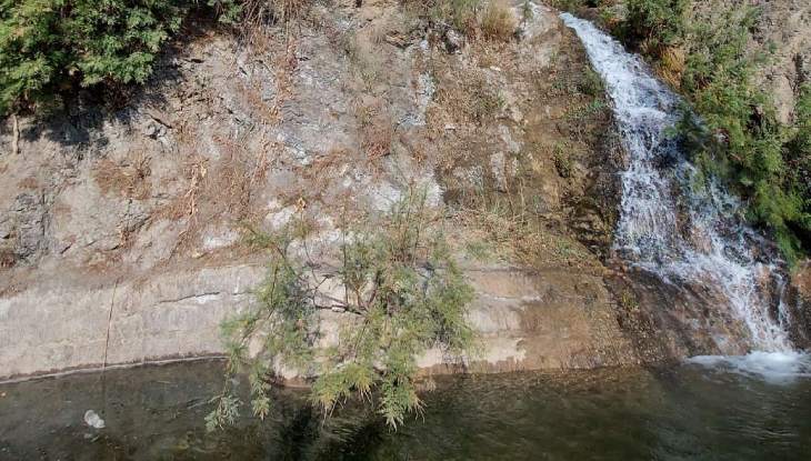 چشمه و آبشارهای کوه صفه اصفهان 