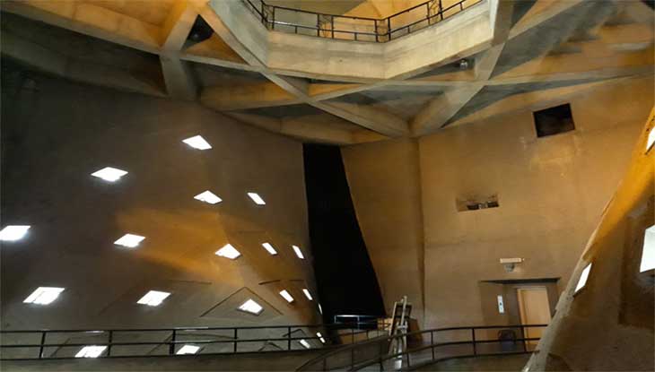 نمایی از داخل برج آزادی 