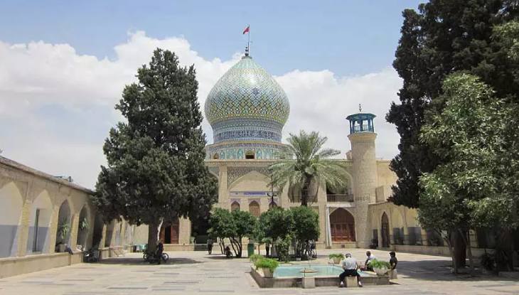 محوطه امامزاده علی بن حمزه