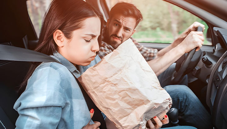 با سر درد و تهوع حین سفر چه کنیم؟ حالت تهوع در خودرو