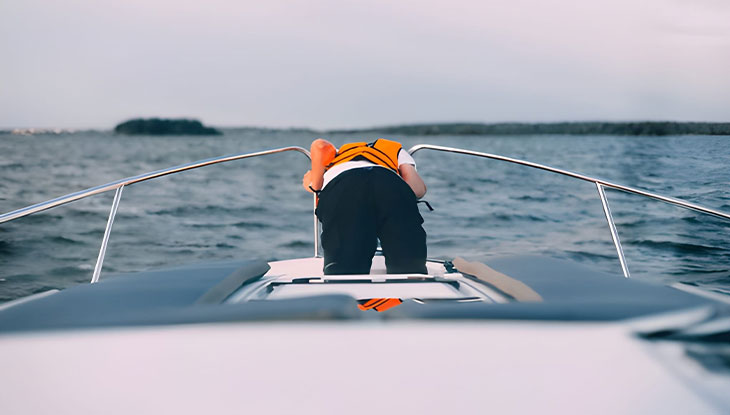 با سر درد و تهوع حین سفر چه کنیم؟ دریا زدگی